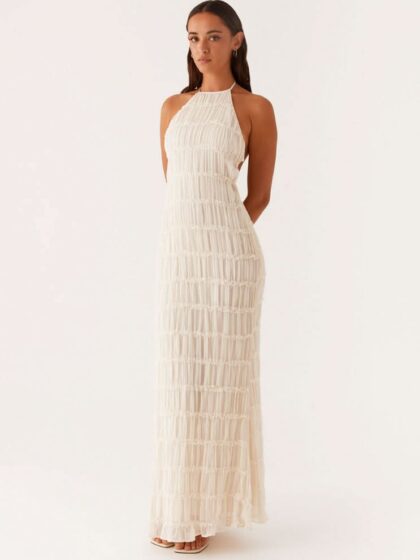 Celeste Maxikleid, elegantes cremefarbenes Halterneck-Kleid mit fließender Silhouette, ideal für besondere Anlässe.
