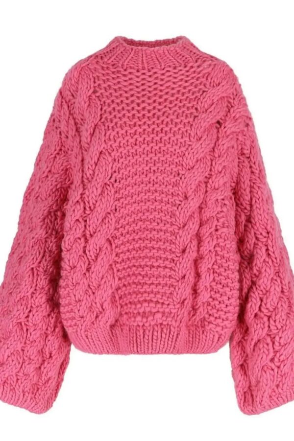 Oversize women's knitted sweater – chunky knit with cable pattern & wide sleeves